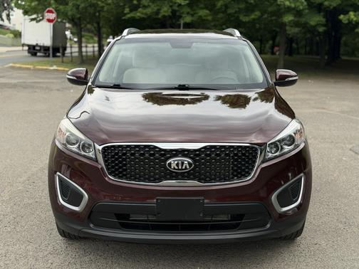 Red 2017 Kia Sorento LX