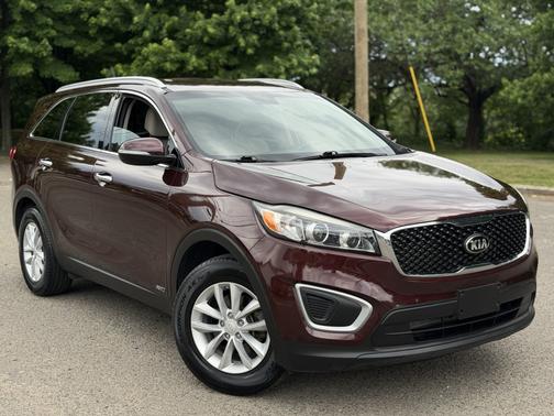 Red 2017 Kia Sorento LX