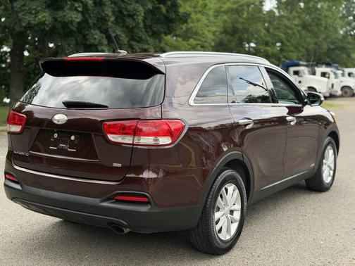 Red 2017 Kia Sorento LX