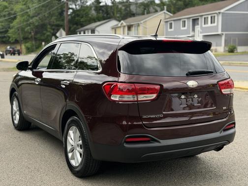 Red 2017 Kia Sorento LX