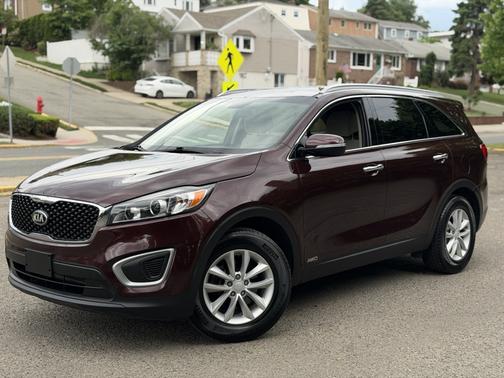 Red 2017 Kia Sorento LX