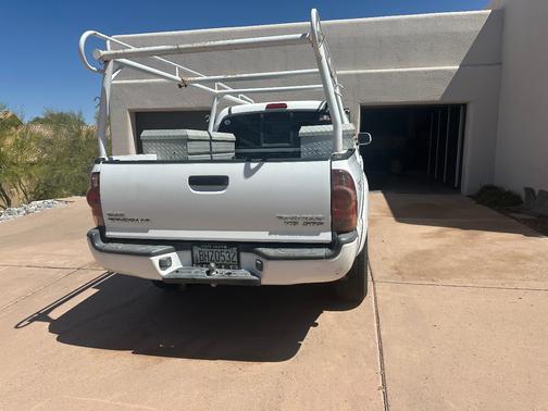White 2006 Toyota Tacoma PreRunner