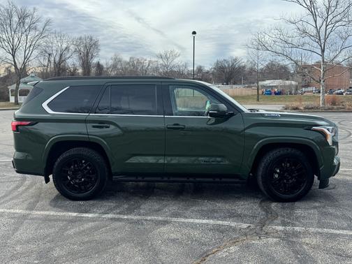 2023 Toyota Sequoia SR5