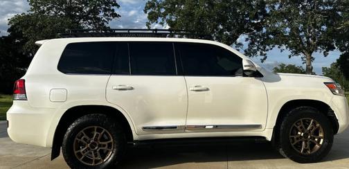 2018 Toyota Land Cruiser Base