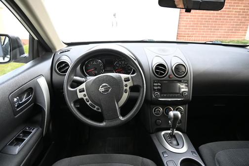 White 2014 Nissan Rogue Select S