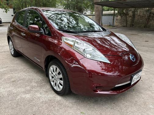 Red 2017 Nissan Leaf S