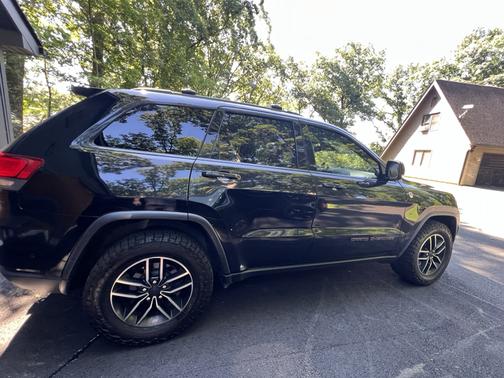 Black 2017 Jeep Grand Cherokee Trailhawk