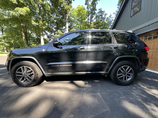 Black 2017 Jeep Grand Cherokee Trailhawk
