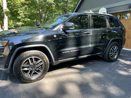 Black 2017 Jeep Grand Cherokee Trailhawk