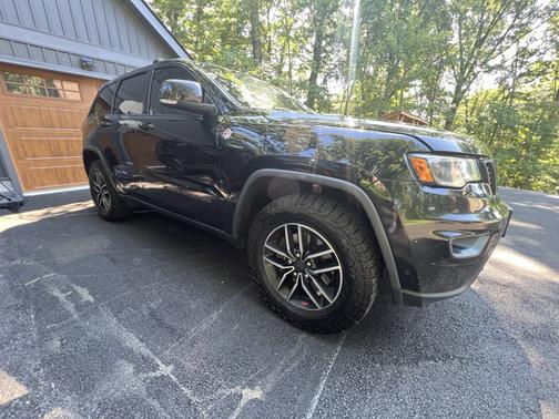 Black 2017 Jeep Grand Cherokee Trailhawk