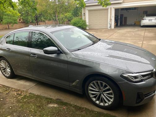 Gray 2023 BMW 530 i xDrive