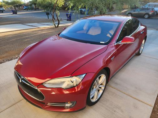 2015 Tesla Model S 85D