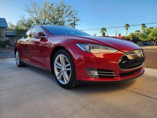 2015 Tesla Model S 85D