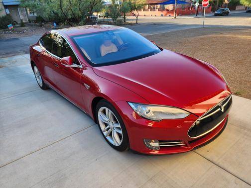2015 Tesla Model S 85D