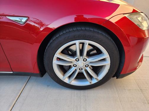 2015 Tesla Model S 85D