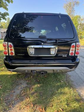 2001 Lincoln Navigator Base