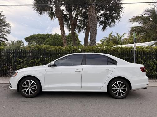White 2017 Volkswagen Jetta 1.4T SE