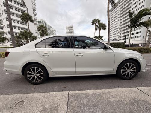 White 2017 Volkswagen Jetta 1.4T SE