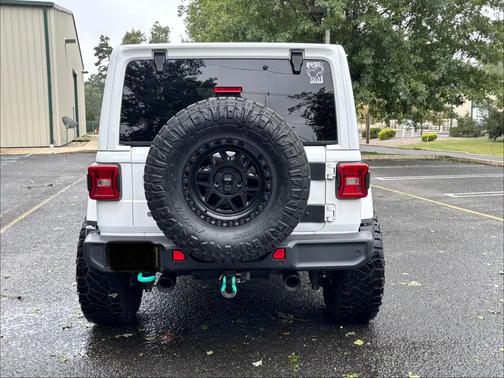 White 2019 Jeep Wrangler Unlimited Sahara