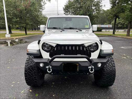 White 2019 Jeep Wrangler Unlimited Sahara