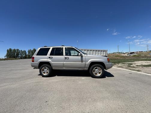 Gray 1997 Jeep Grand Cherokee Limited 4WD