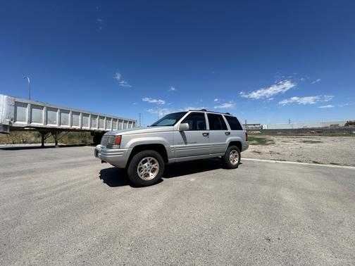 Gray 1997 Jeep Grand Cherokee Limited 4WD
