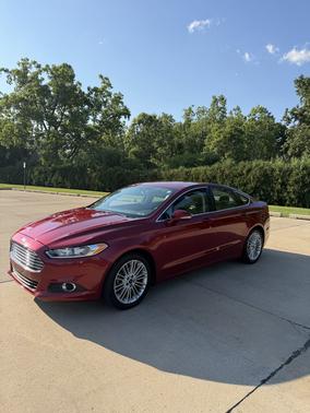 Red 2015 Ford Fusion SE