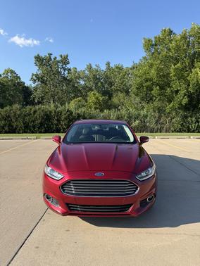 Red 2015 Ford Fusion SE
