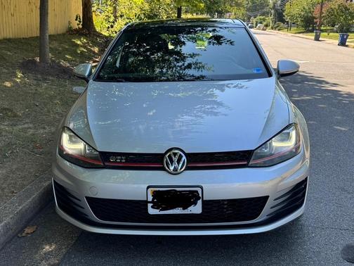 Silver 2015 Volkswagen Golf GTI 2.0T SE 4-Door