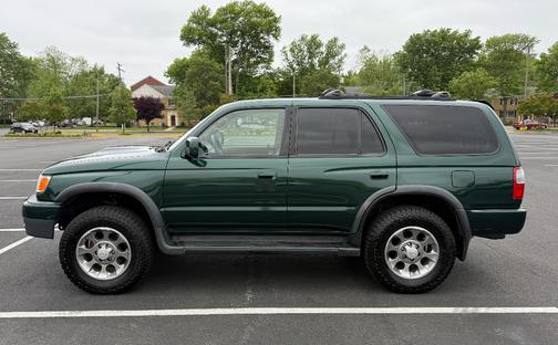 Green 1999 Toyota 4Runner SR5 4WD