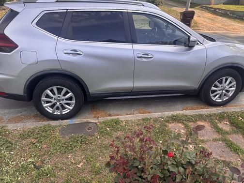 Silver 2018 Nissan Rogue SV