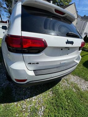 White 2018 Jeep Grand Cherokee Upland