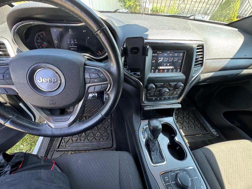 White 2018 Jeep Grand Cherokee Upland