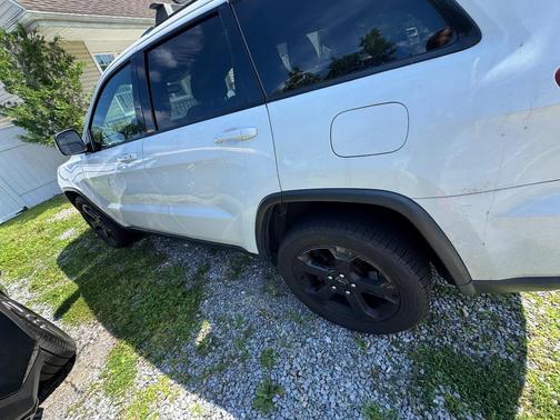 White 2018 Jeep Grand Cherokee Upland