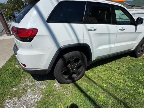 White 2018 Jeep Grand Cherokee Upland