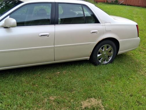 White 2003 Cadillac DeVille DTS
