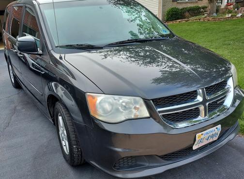 Photo 1 of 4 of 2011 Dodge Grand Caravan Mainstreet