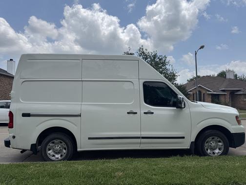 2015 Nissan NV Cargo NV2500 HD SV V8