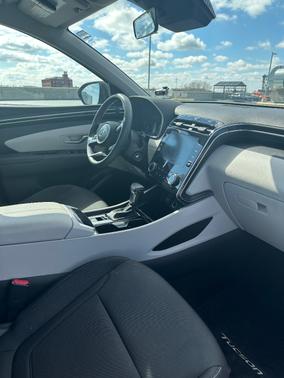 2022 Hyundai TUCSON SE