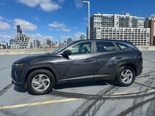 2022 Hyundai TUCSON SE
