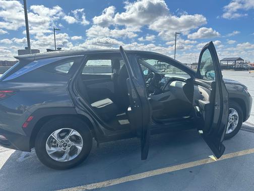 2022 Hyundai TUCSON SE