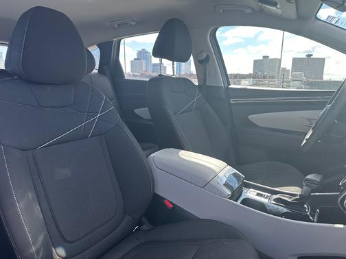 2022 Hyundai TUCSON SE