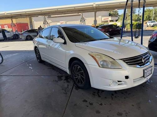 White 2012 Nissan Altima 2.5 S