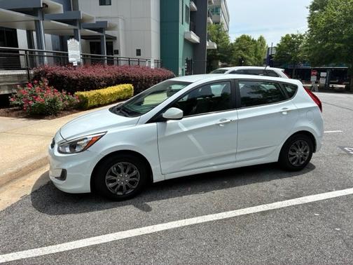 White 2017 Hyundai Accent SE