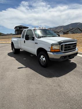 White 1999 Ford F-350 XL SuperCab Super Duty DRW
