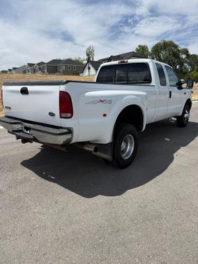 White 1999 Ford F-350 XL SuperCab Super Duty DRW