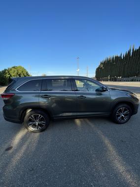 2018 Toyota Highlander LE