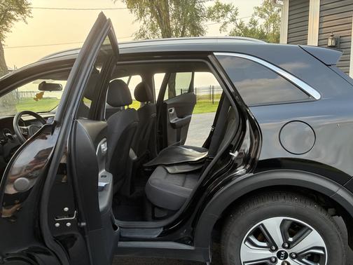 Black 2021 Kia Niro LX