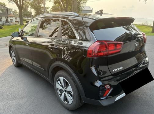 Black 2021 Kia Niro LX