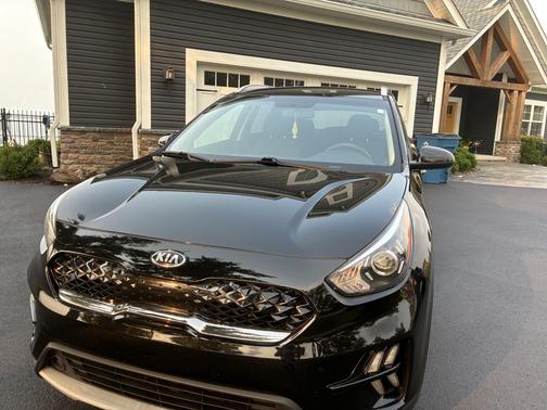 Black 2021 Kia Niro LX